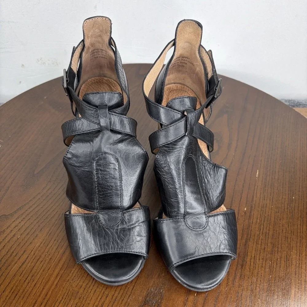 Seychelles Sandals Women's 7.5 Black Leather Strappy Block Heels Peep Toe Buckle
